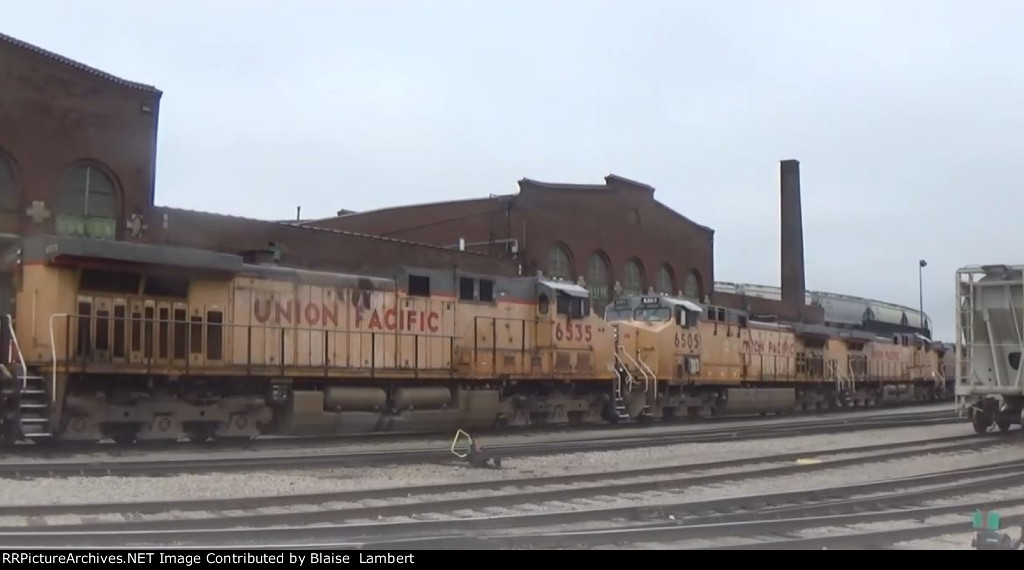Arsenal street yard